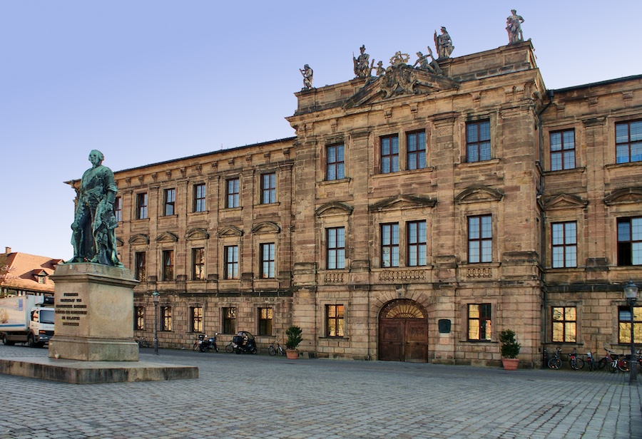 Mobile Physiotherapie in Erlangen-Hausbesuche Physiotherapie in der Nähe-Schloss-Erlangen